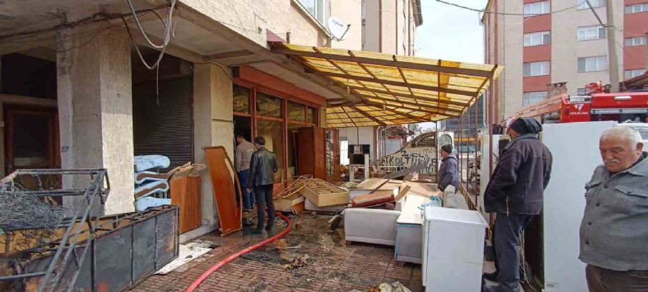 Sivas’ta bir iş yerinde çıkan yangın paniğe neden oldu