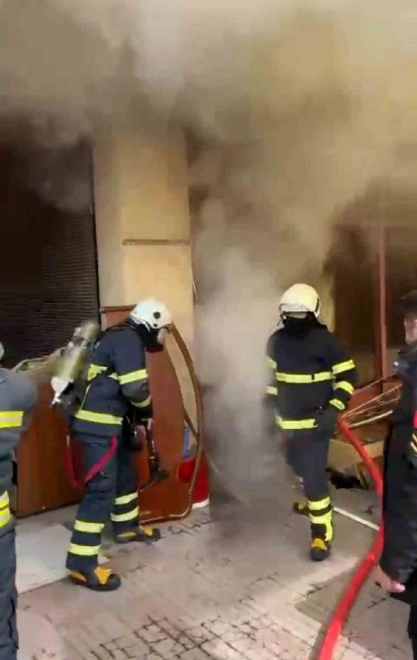 Sivas’ta bir iş yerinde çıkan yangın paniğe neden oldu