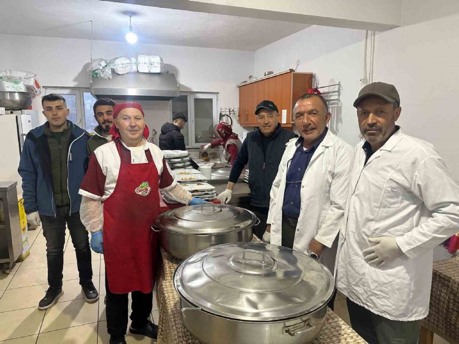 Mahallede 17 yıllık Ramazan geleneği