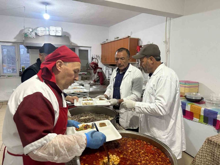 Mahallede 17 yıllık Ramazan geleneği