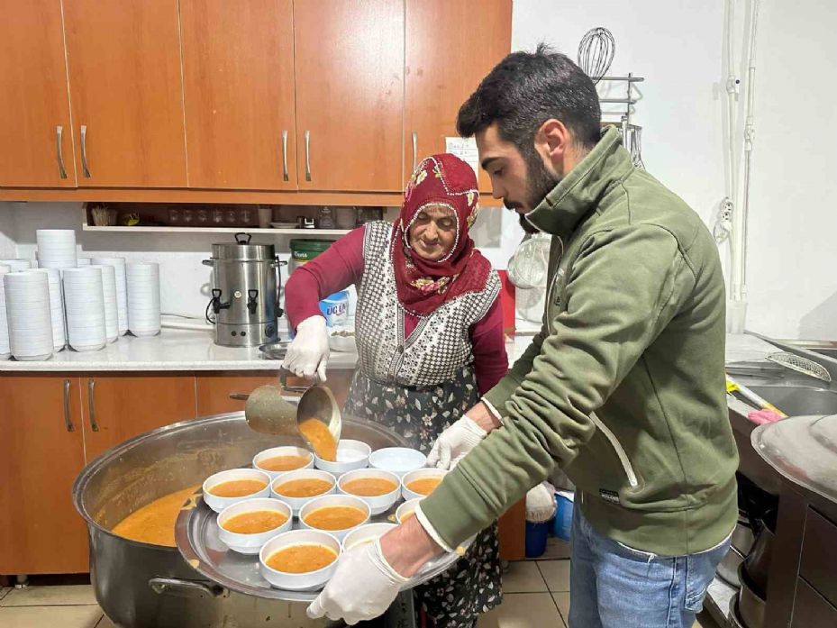 Mahallede 17 yıllık Ramazan geleneği