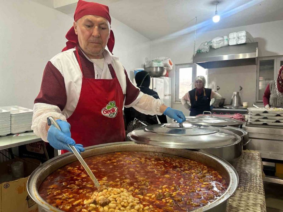 Mahallede 17 yıllık Ramazan geleneği