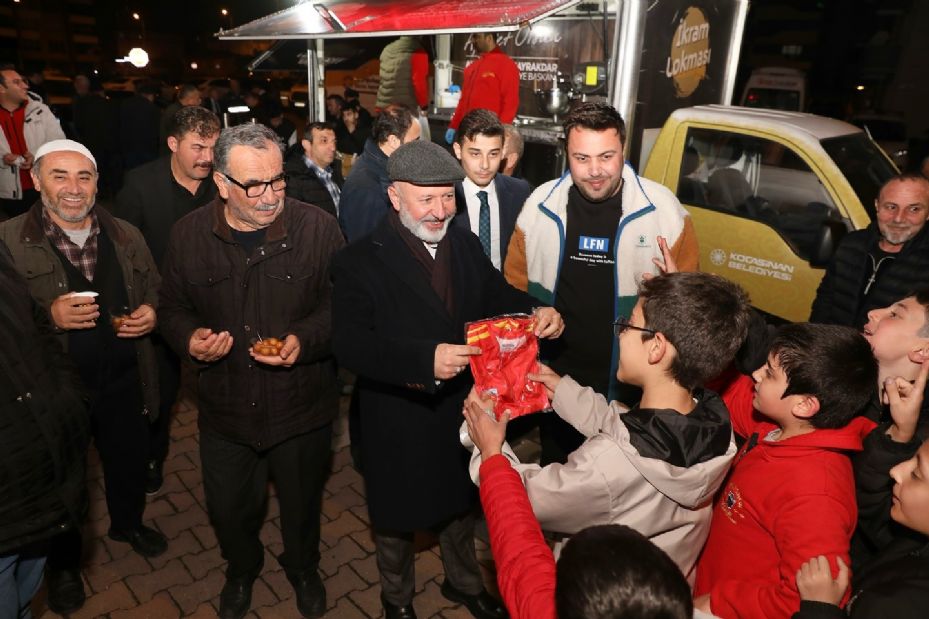 Başkan Çolakbayrakdar, Ramazan bereketini her gün bir mahallede paylaşıyor