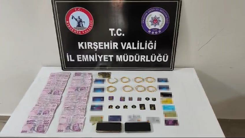Sahte altın bilezik satmaya çalışanlara operasyon: 3 kişi tutuklandı
