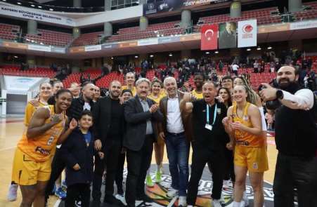 Melikgazi Basketbol Fenerbahçe önünde