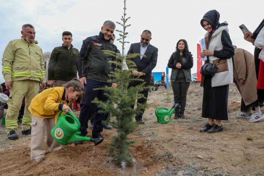 Niğde’de bin fidan toprakla buluşturuldu