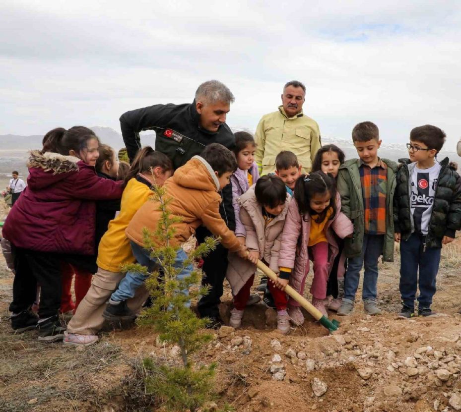 Niğde’de bin fidan toprakla buluşturuldu