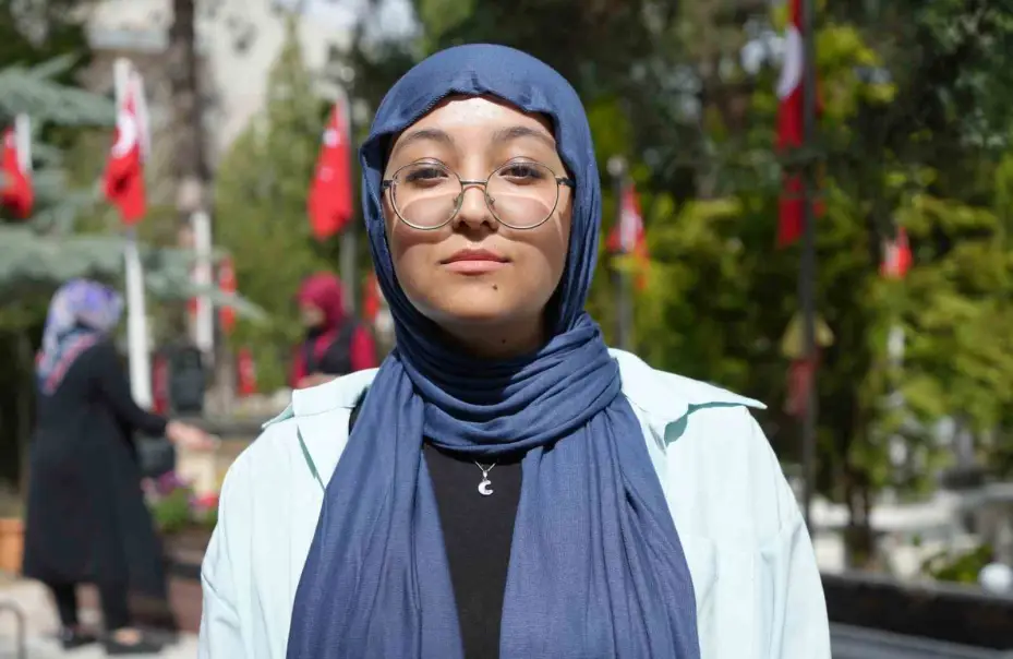 Üniversitelilerden bayram öncesi anlamlı hareket: "Şehitlerimizin sayesinde bu güzel ülkede yaşıyoruz"