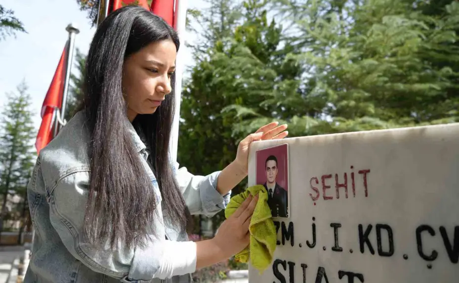 Üniversitelilerden bayram öncesi anlamlı hareket: "Şehitlerimizin sayesinde bu güzel ülkede yaşıyoruz"