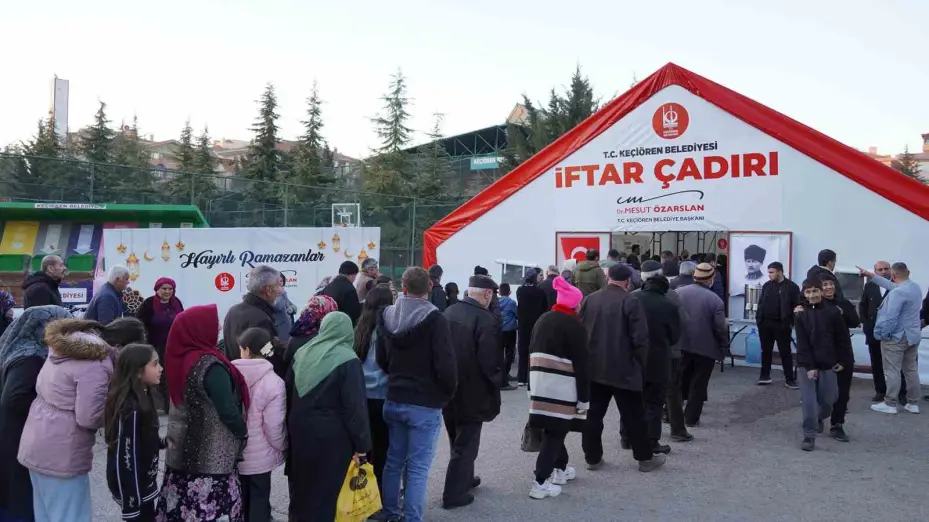 200 bin kişi Keçiören’de iftar yaptı