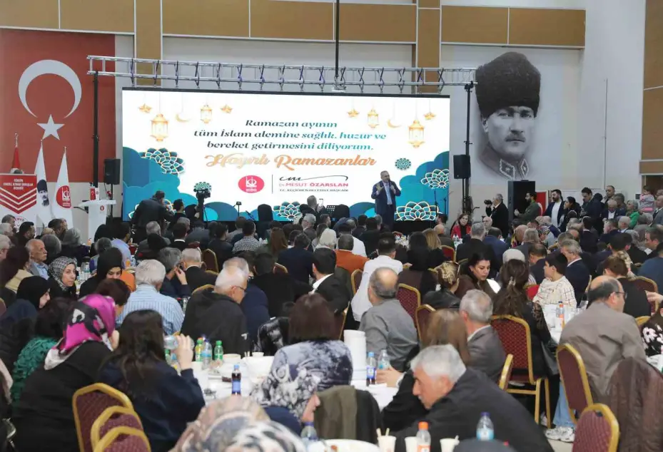 200 bin kişi Keçiören’de iftar yaptı