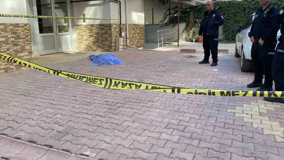 Evinin balkonundan düşen yaşlı kadın hayatını kaybetti