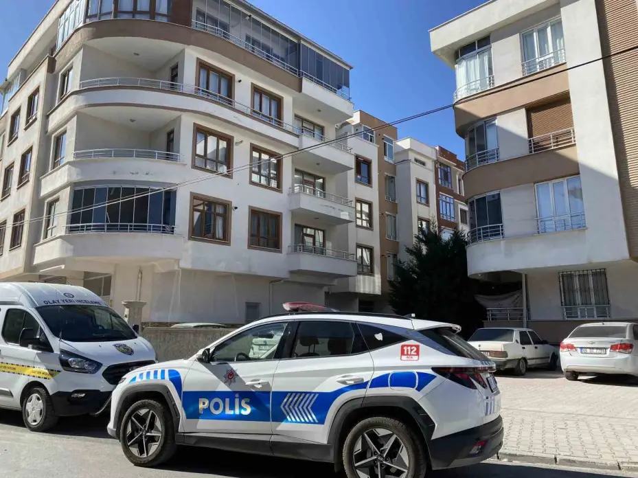 Evinin balkonundan düşen yaşlı kadın hayatını kaybetti