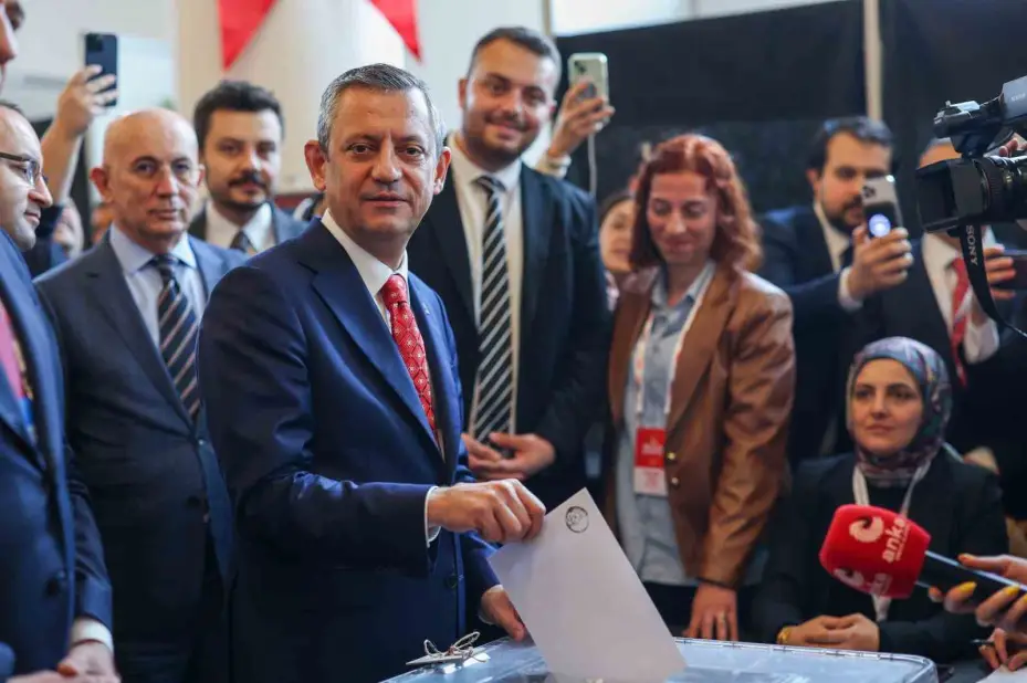 CHP Lideri Özel: "Gençlerin umudu için buradayız"