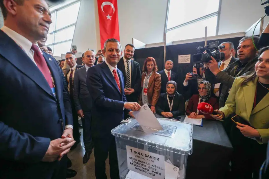 CHP Lideri Özel: "Gençlerin umudu için buradayız"