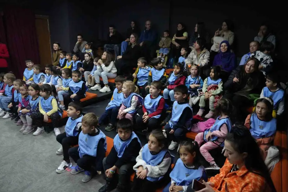 Minikler "Ben de uçabilirim" çocuk oyununda buluştu