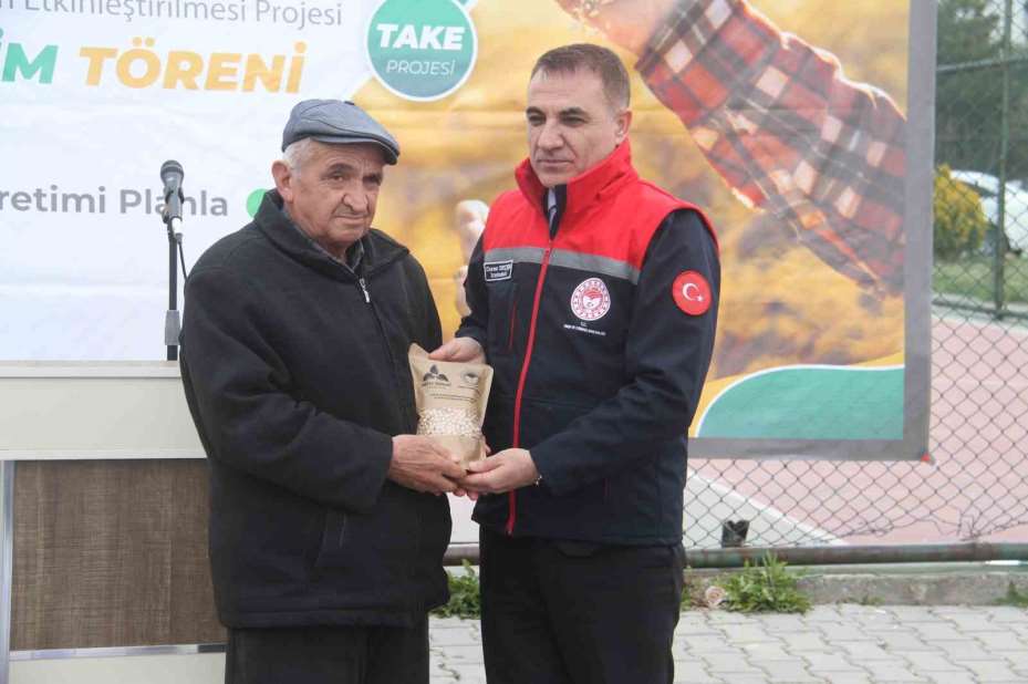 Konya’da üreticilere 318 tonluk sertifikalı nohut tohumu desteği