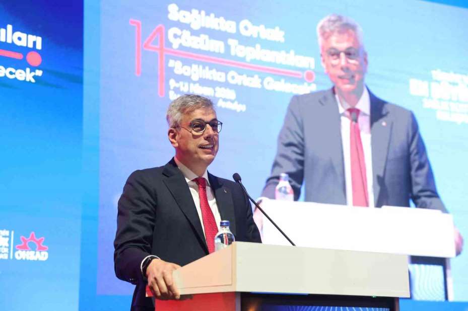 Sağlık Bakanı Memişoğlu: "Tek amacımız var öncelikli olarak, o da insanlara hizmet etmek"