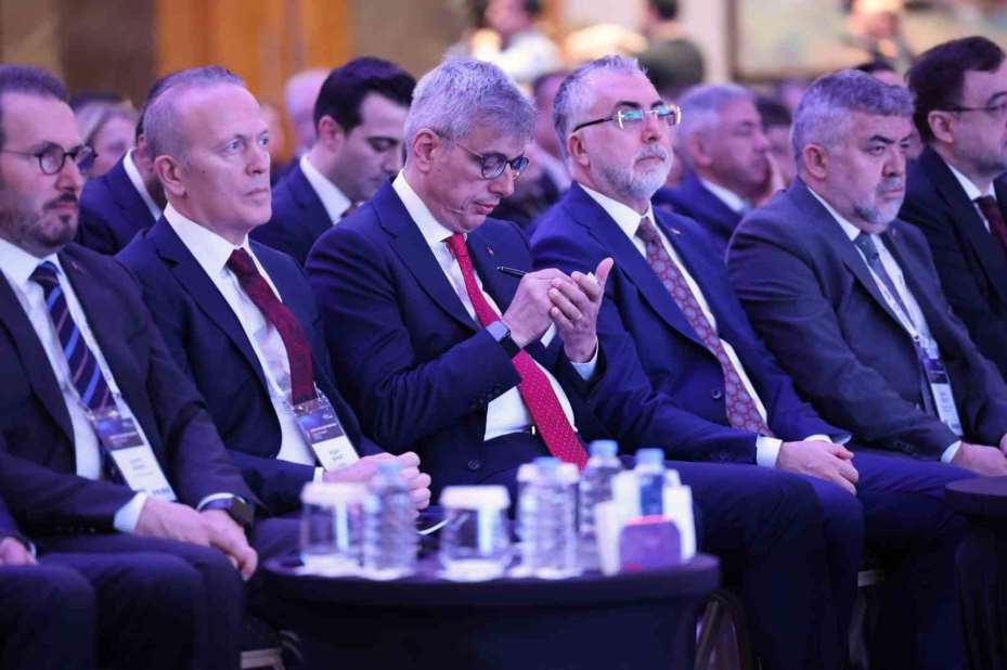 Sağlık Bakanı Memişoğlu: "Tek amacımız var öncelikli olarak, o da insanlara hizmet etmek"