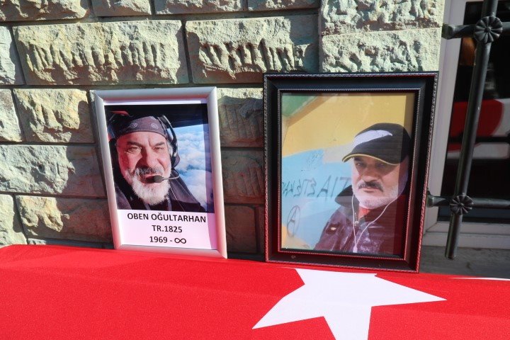 Slovakya’daki kazada yaralanan ve 2 buçuk aylık yaşam mücadelesini kaybeden pilot Eskişehir’de defnedildi