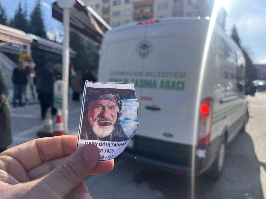 Slovakya’daki kazada yaralanan ve 2 buçuk aylık yaşam mücadelesini kaybeden pilot Eskişehir’de defnedildi