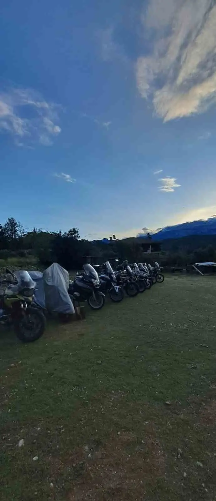 Zorlu yolculuk sonrası motosikleti grup Manavgat’a ulaştı