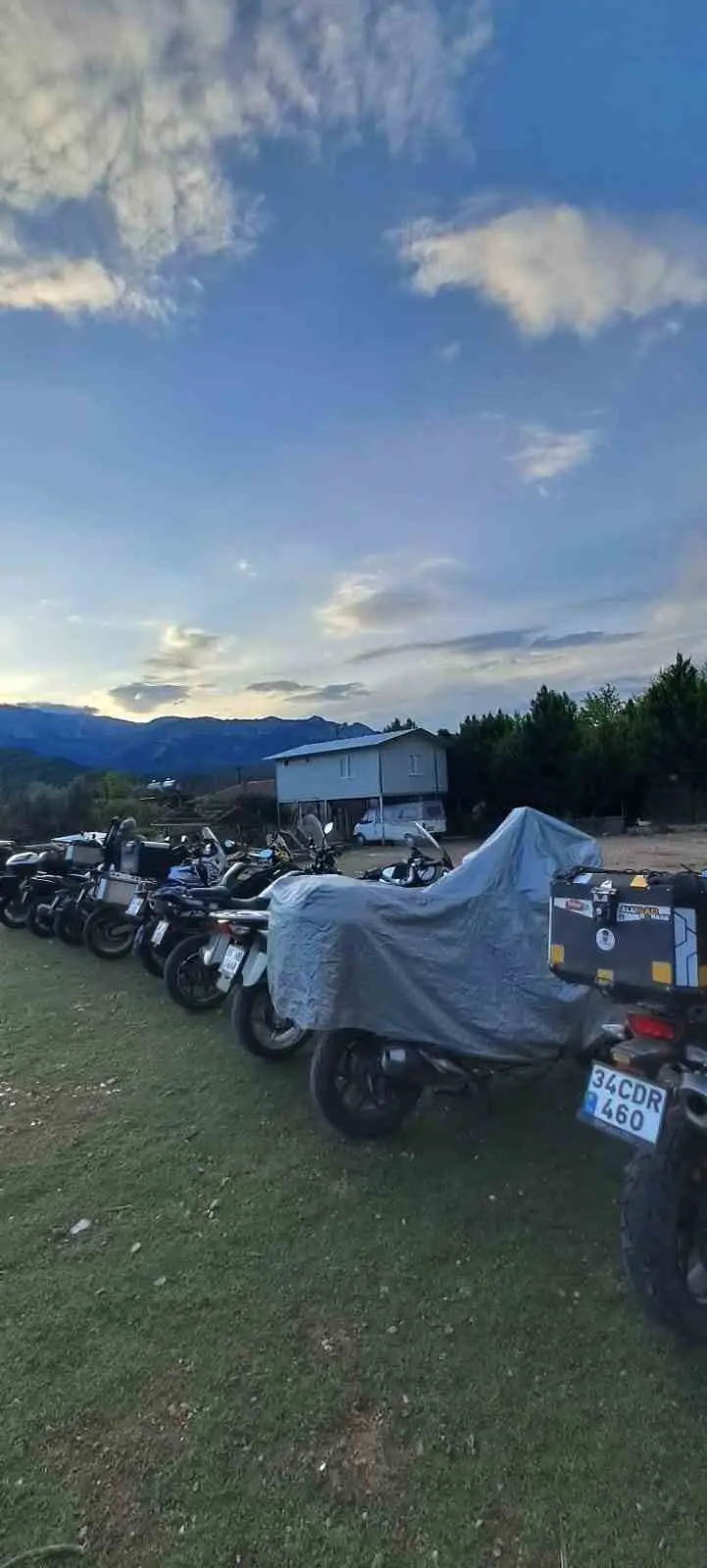 Zorlu yolculuk sonrası motosikleti grup Manavgat’a ulaştı