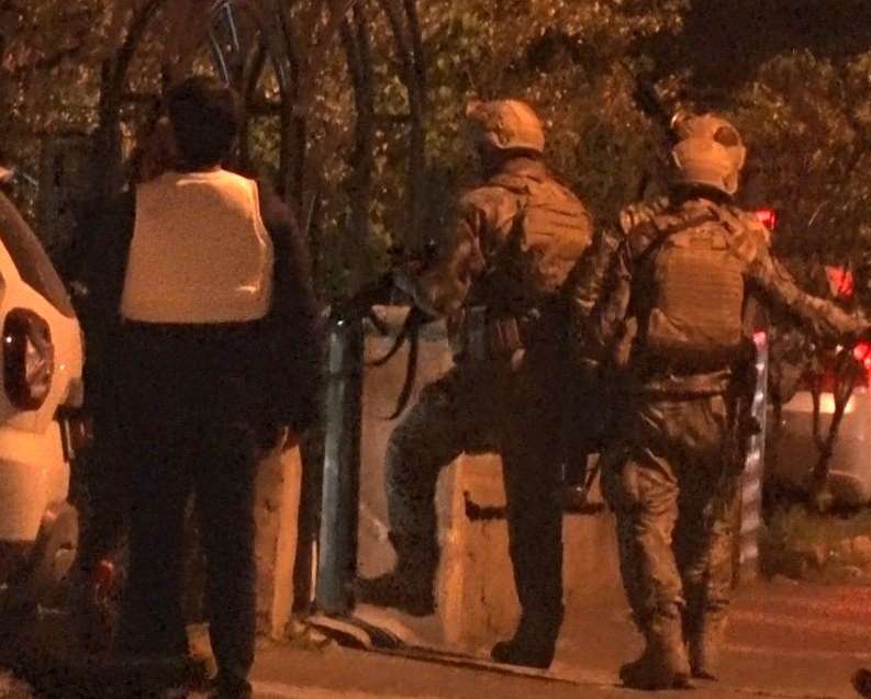 Tüfekle etrafa ateş açan şahıs 3 saatte ikna edildi