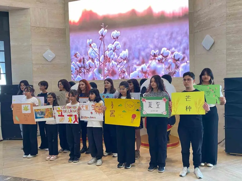 ’Uluslararası Çin Dili Günü’ Çince öğrenen Türk öğrencilerin gösterileriyle kutlandı