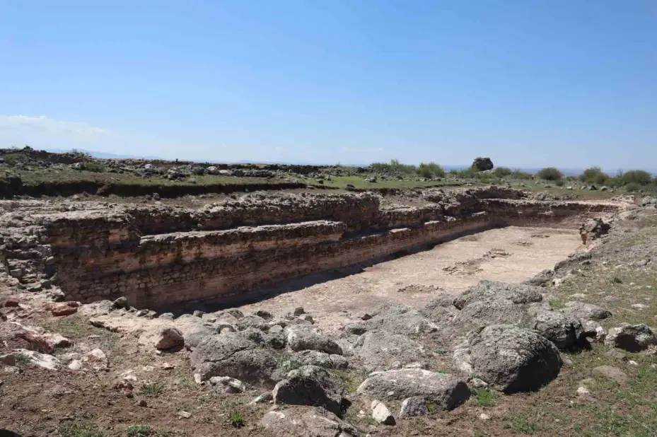 Tarih öğretmenleri Osmanlı Devleti’nden miras kalan Karacahisar Kalesi’ni gezdi