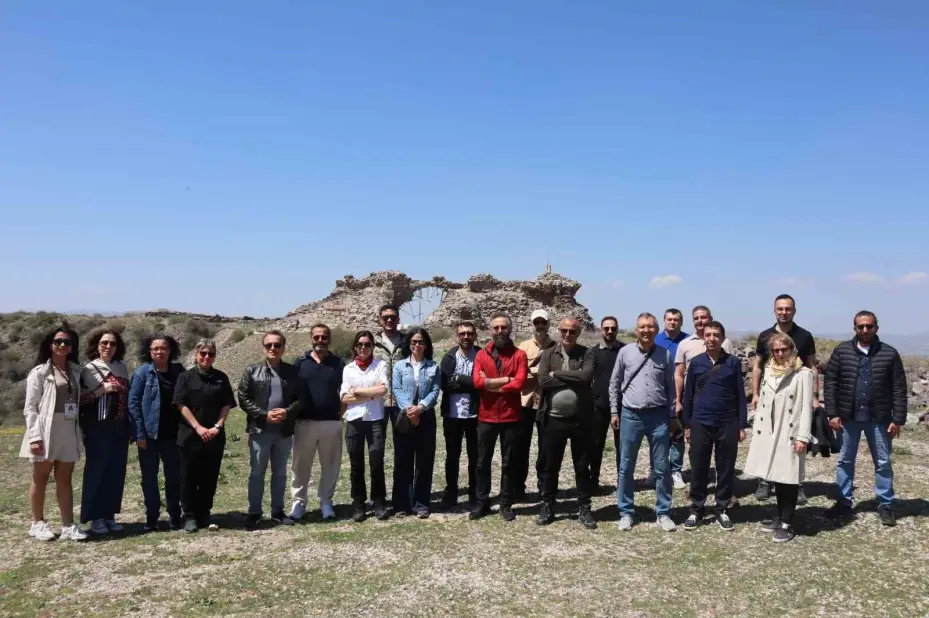 Tarih öğretmenleri Osmanlı Devleti’nden miras kalan Karacahisar Kalesi’ni gezdi
