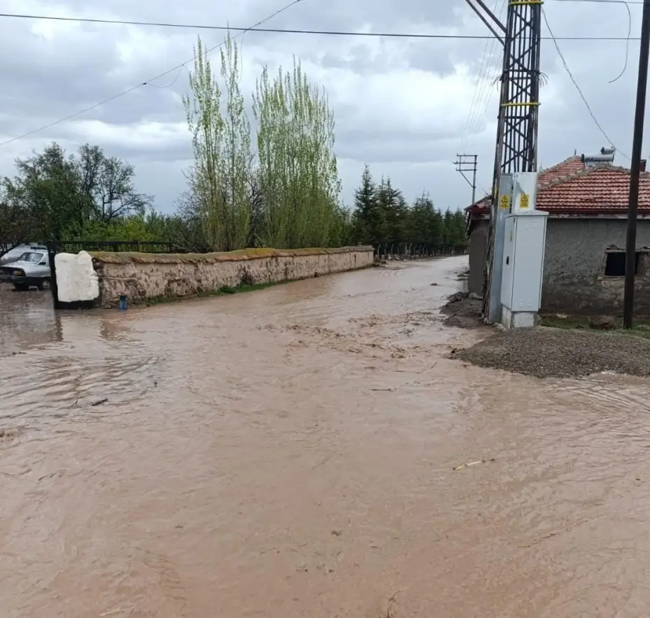 Kulu’da şiddetli dolu ve yağmur yağışı