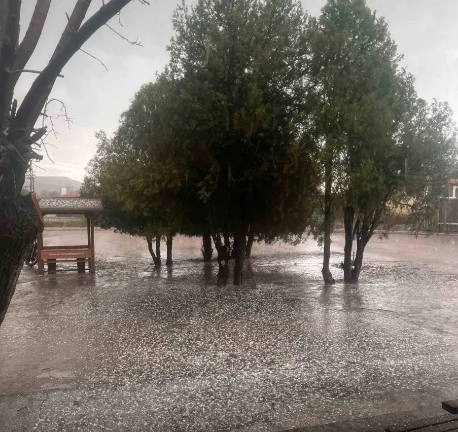 Kulu’da şiddetli dolu ve yağmur yağışı