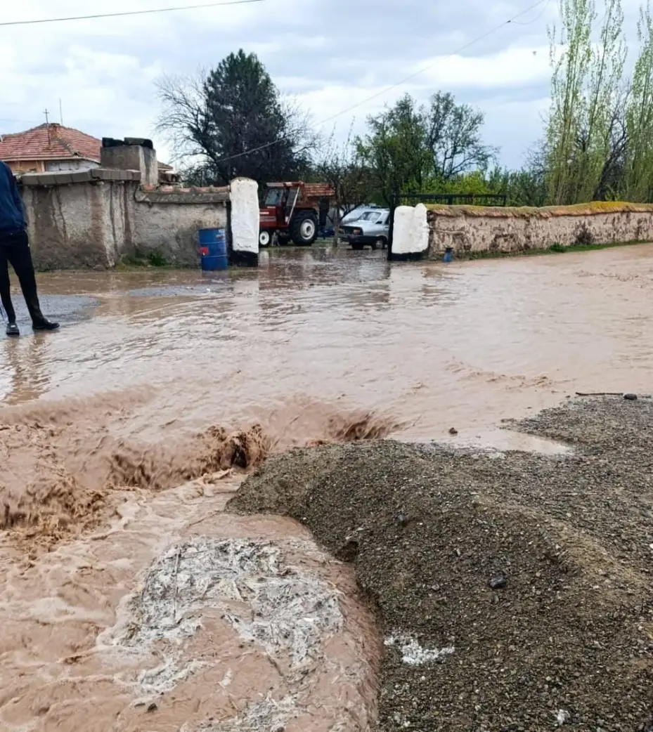 Kulu’da şiddetli dolu ve yağmur yağışı
