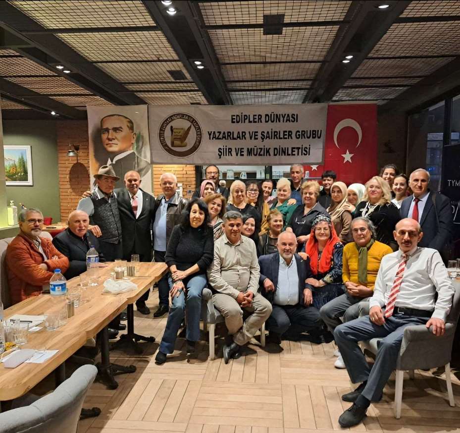 Eskişehir’de şiir ve müzik etkinliğine katılan şairler ve ozanlar, gezdikleri tarihi eserlere hayran kaldılar