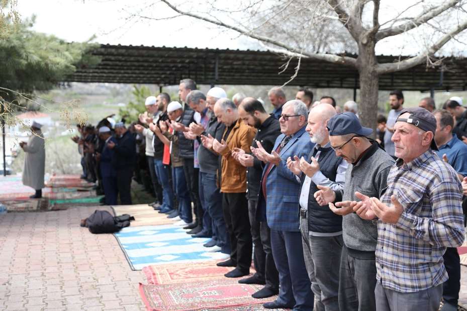 Başkan Çolakbayrakdar: "Hizmetlerimizle kırsalın yaşam kalitesini artırıyoruz"