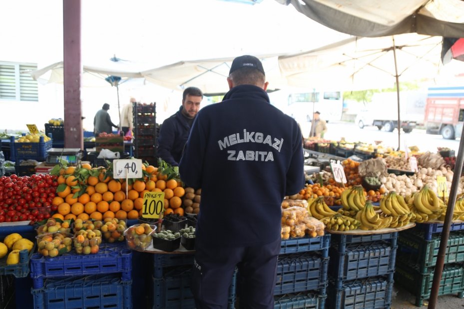 Melikgazi’de pazar yerlerinde denetim yapıldı