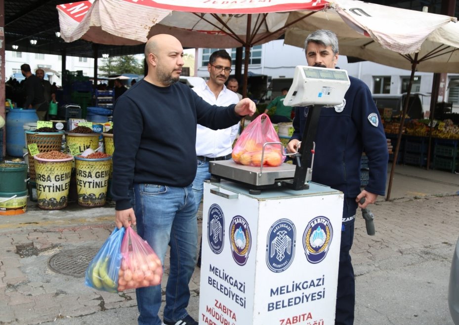Melikgazi’de pazar yerlerinde denetim yapıldı