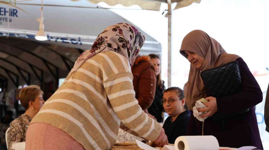 Engelliler meclisi, gözleme satarak tatil kapısını aralıyor
