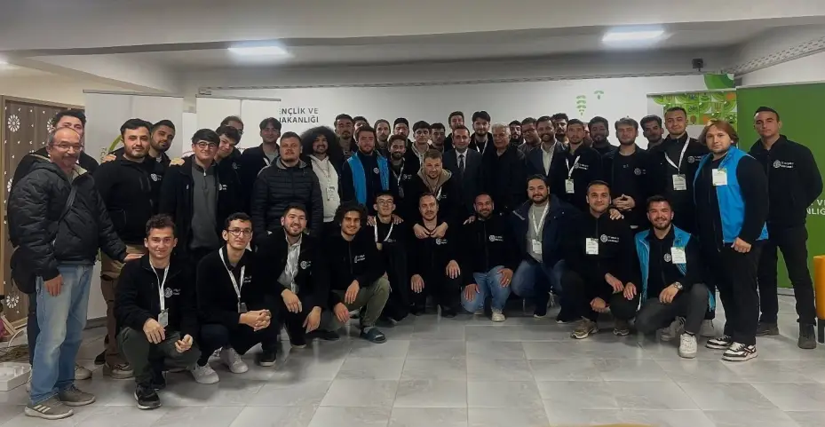 Hüyük’teki kampta gençler tarımı öğreniyor