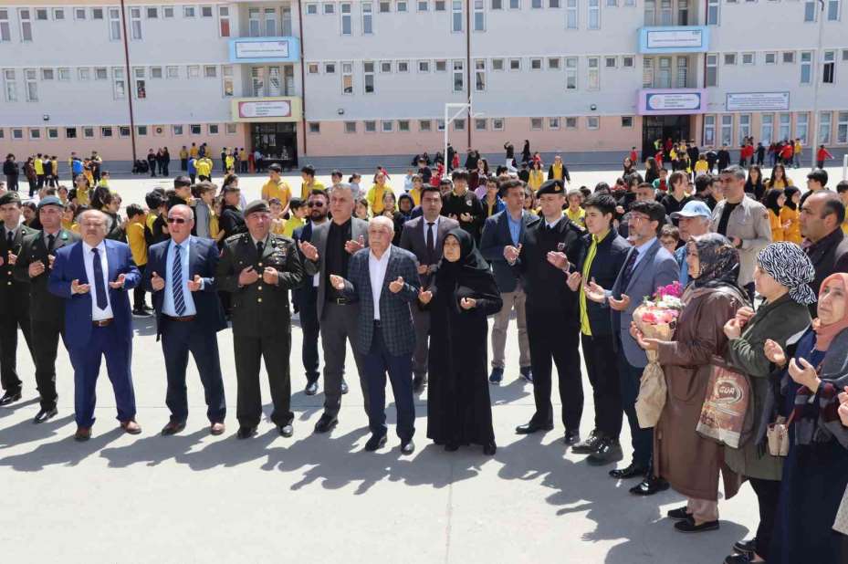 Şehit Uzman Jandarma Mustafa Uğurelli kabri başında dualarla anıldı