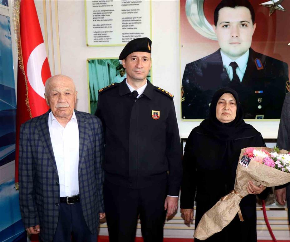 Şehit Uzman Jandarma Mustafa Uğurelli kabri başında dualarla anıldı