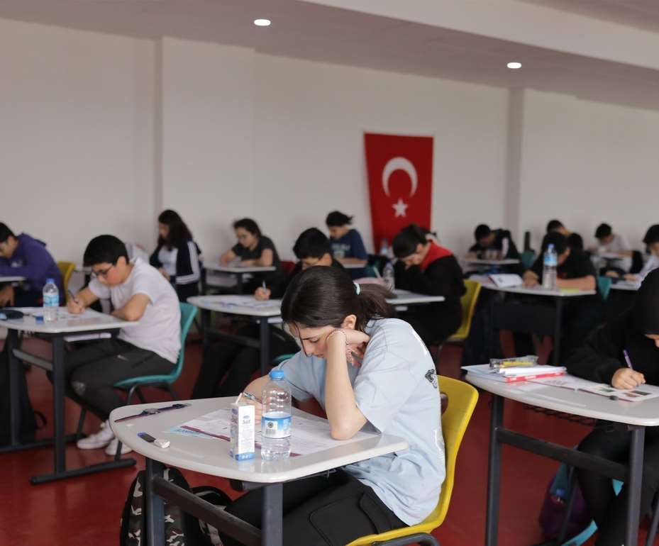 Uluslararası Kanguru Fen sınavlarında CÜ Vakfı Okulları rüzgarı esti