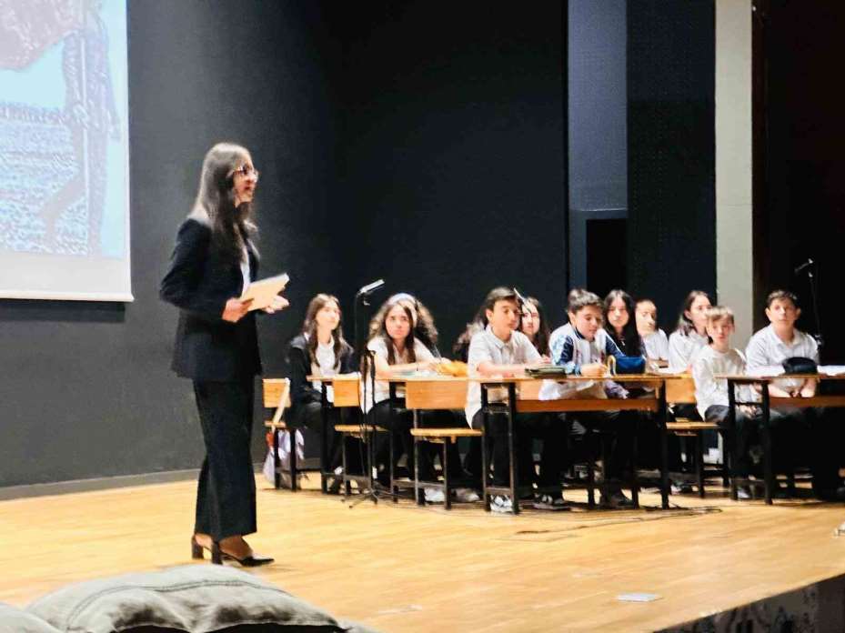 "Bir Destandır Kut’ül Amare" oyunu tiyatroseverlerle buluştu