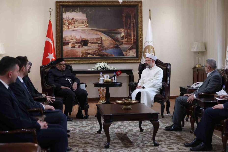 Diyanet İşleri Başkanı Erbaş, Dünya Müslüman Alimler Birliği Başkan Yardımcısı El-Beşir’i kabul etti