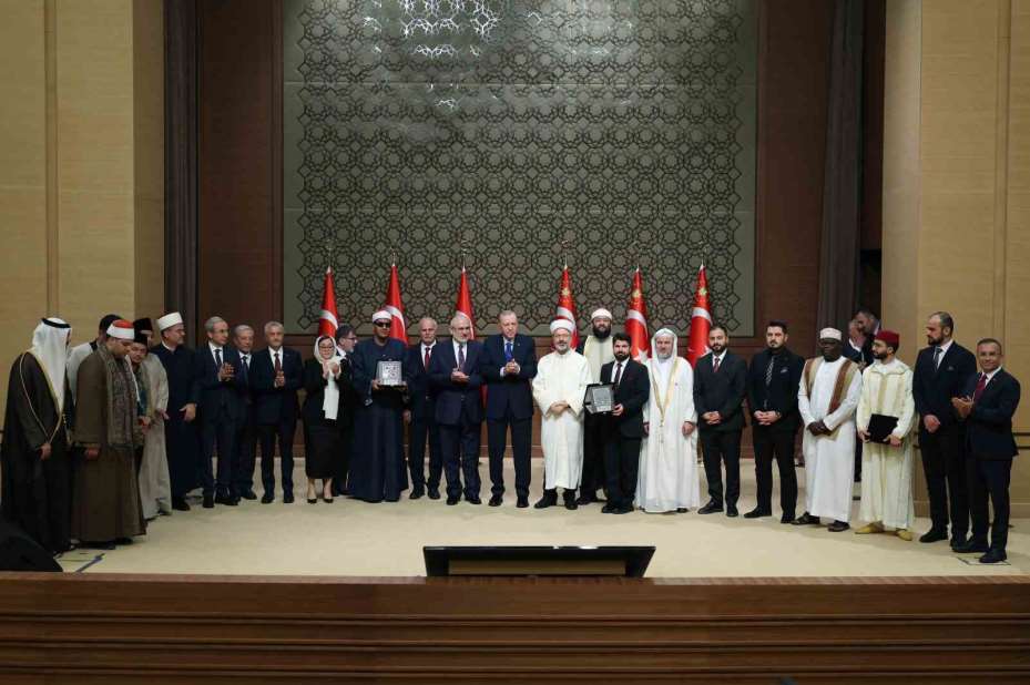 Cumhurbaşkanı Erdoğan: "Ya aslımıza dönecek ya da yapamadıklarımız için nedamet getirmeye devam edeceğiz"
