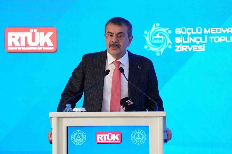 Milli Eğitim Bakanı Tekin: "Ben çocuklarımızı sosyal medya bağımlılığından uzak tutmak istiyorum"
