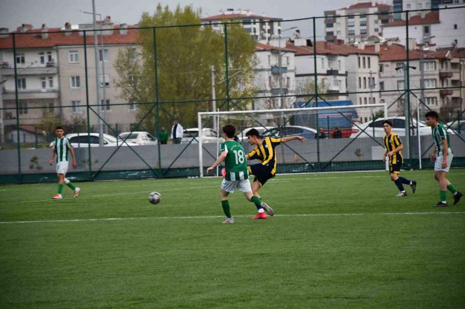 Talas Belediyespor U15 takımında yüzler gülüyor