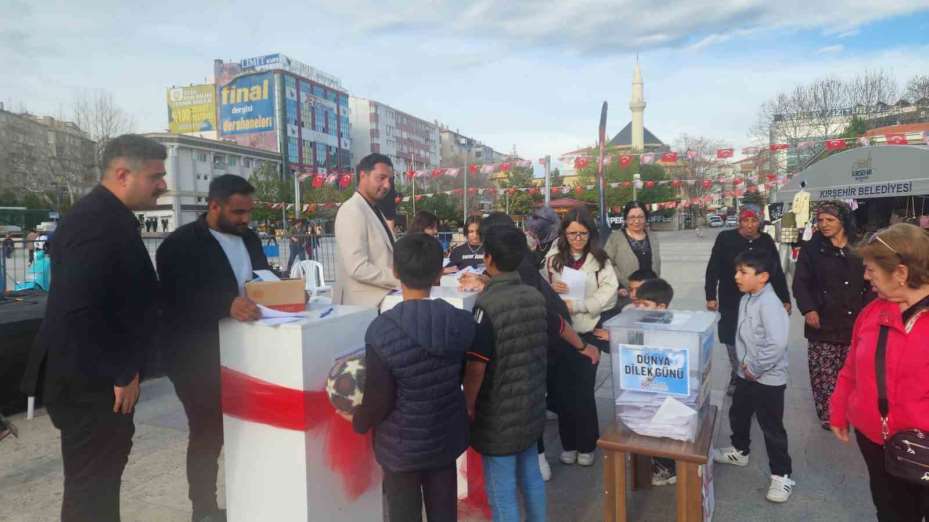 Geleceğe dair dileklerini 5 yıl sonra açılmak üzere yazdılar