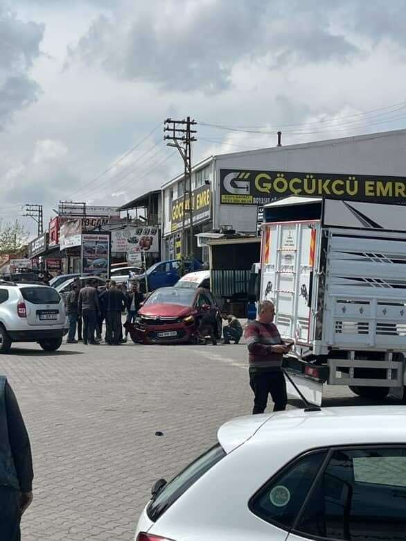 Freni boşalan kamyon geri kaçtı, 4 araca çarparak durabildi